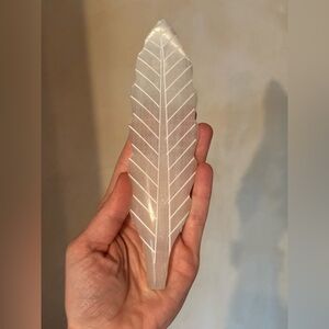 🌿 Leaf-Shaped Selenite Carving | Satin Spar Gypsum | Crystal Decor